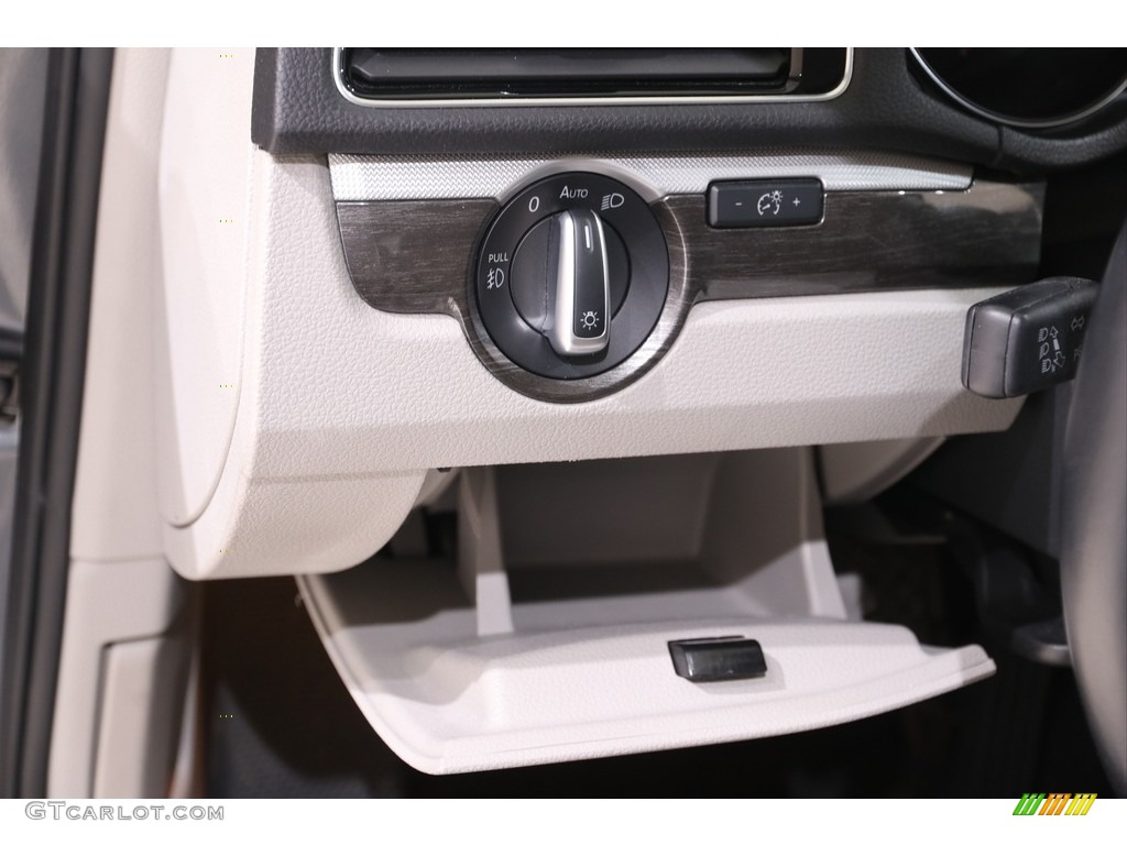 2017 Volkswagen Passat SE Sedan Controls Photo #139710652