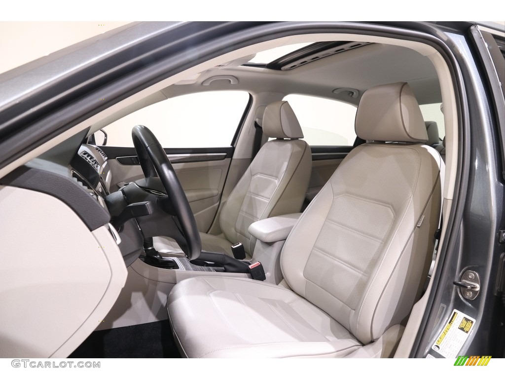 Moonrock Gray Interior 2017 Volkswagen Passat SE Sedan Photo #139710673