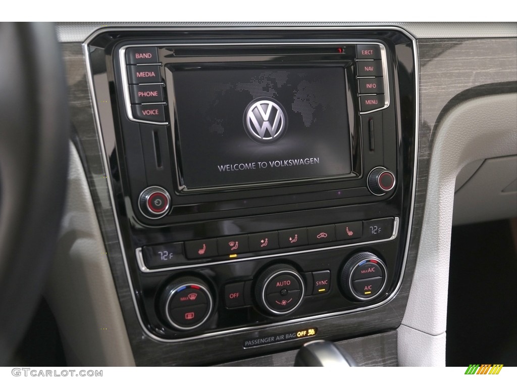 2017 Volkswagen Passat SE Sedan Controls Photo #139710760
