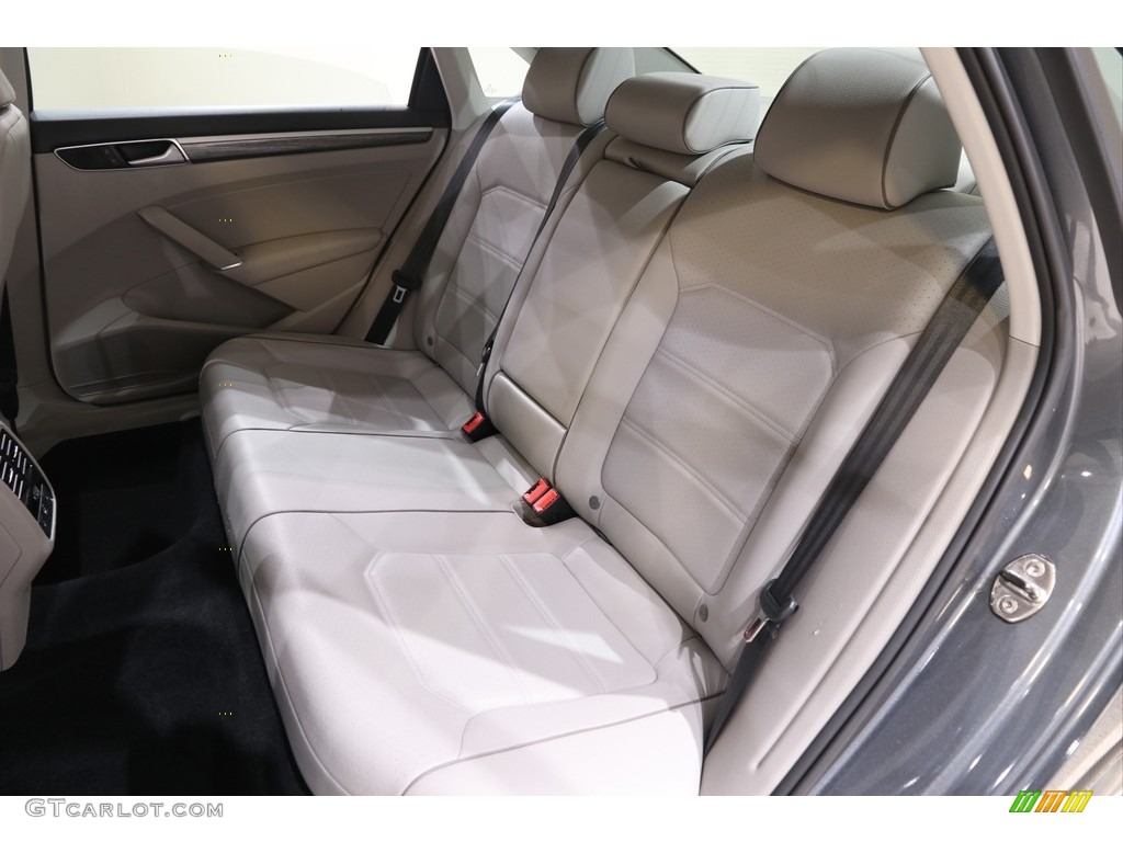 Moonrock Gray Interior 2017 Volkswagen Passat SE Sedan Photo #139710976