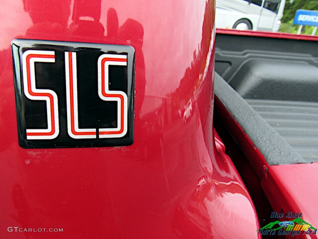 2003 GMC Sonoma SLS Regular Cab Marks and Logos Photos