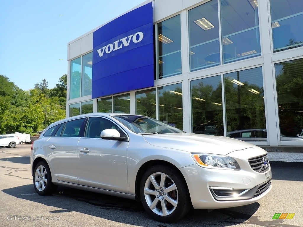 2017 Volvo V60 T5 Exterior Photos