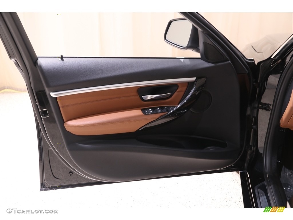 2017 BMW 3 Series 330i xDrive Sports Wagon Door Panel Photos