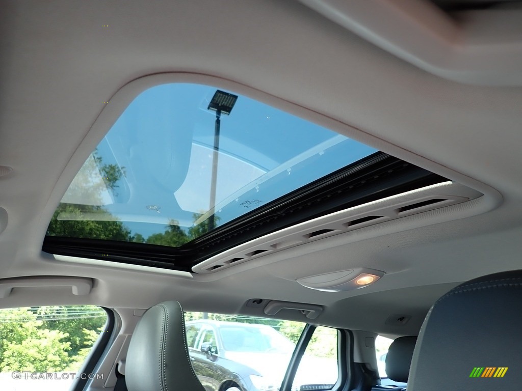2017 Volvo V60 T5 Sunroof Photos