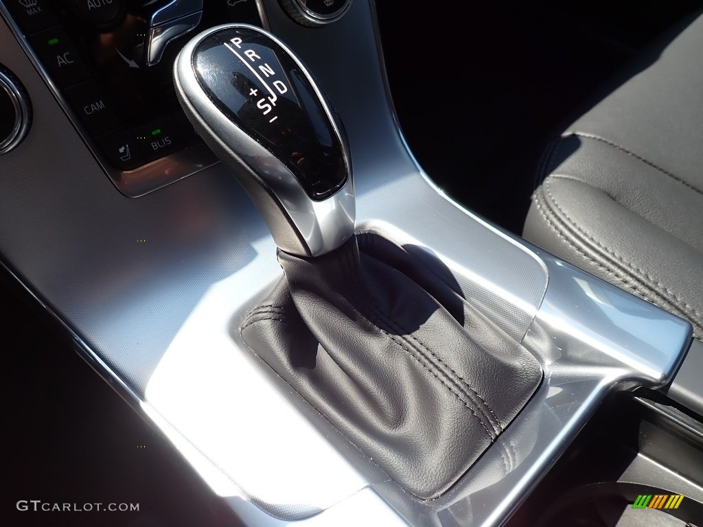 2017 Volvo V60 T5 Transmission Photos