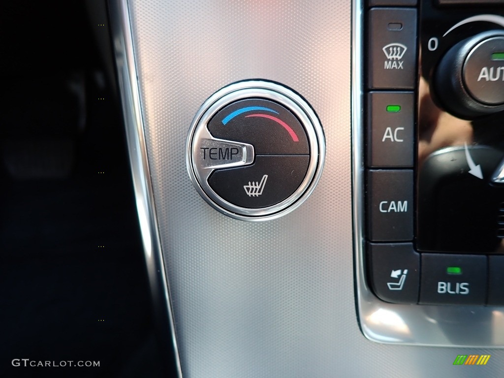 2017 Volvo V60 T5 Controls Photo #139716724