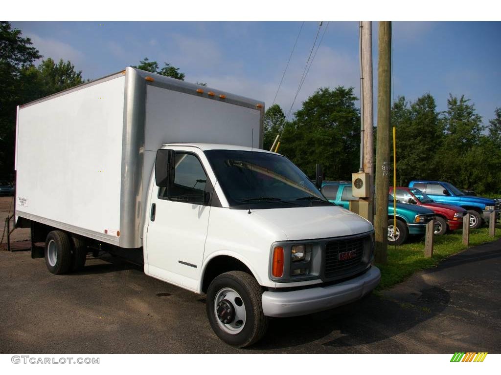 2002 Savana Cutaway 3500 Commercial Moving Truck - Summit White / Pewter photo #1