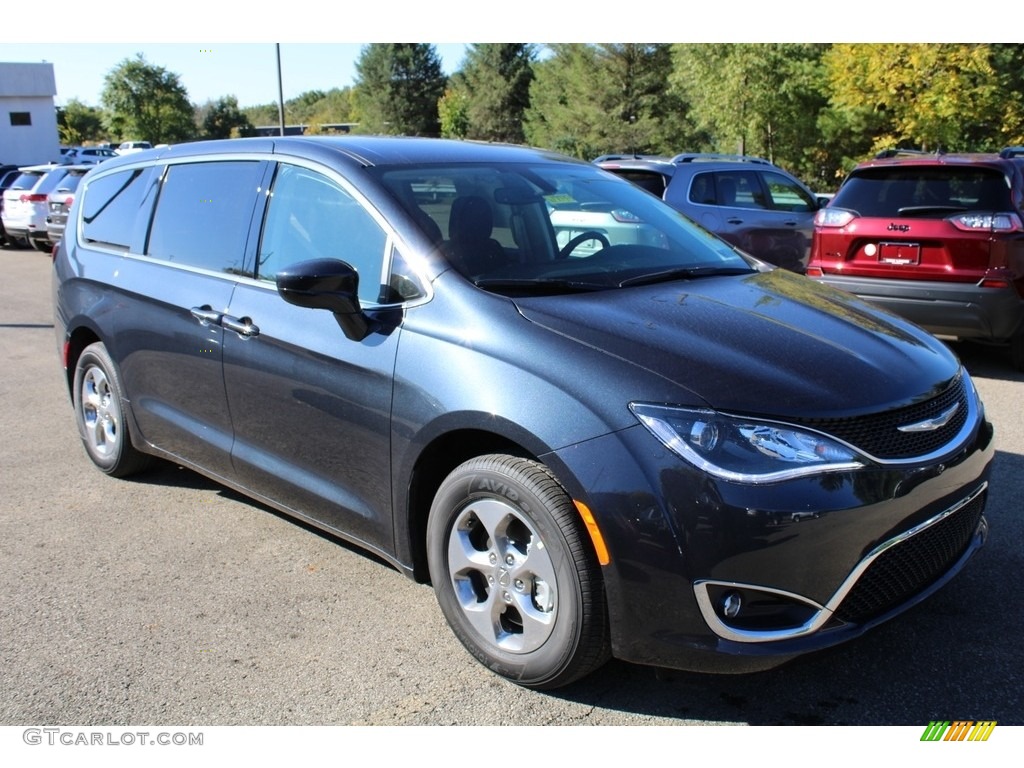 2020 Pacifica Hybrid Touring - Maximum Steel Metallic / Alloy/Black photo #3