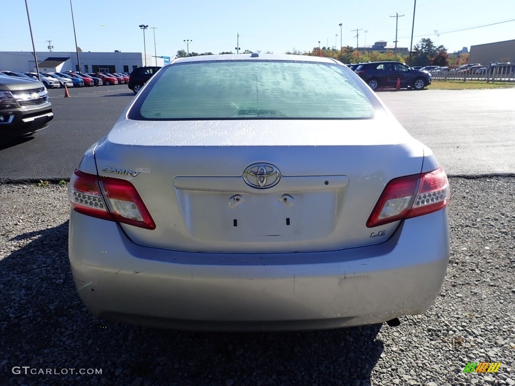 2010 Camry LE - Classic Silver Metallic / Ash Gray photo #3