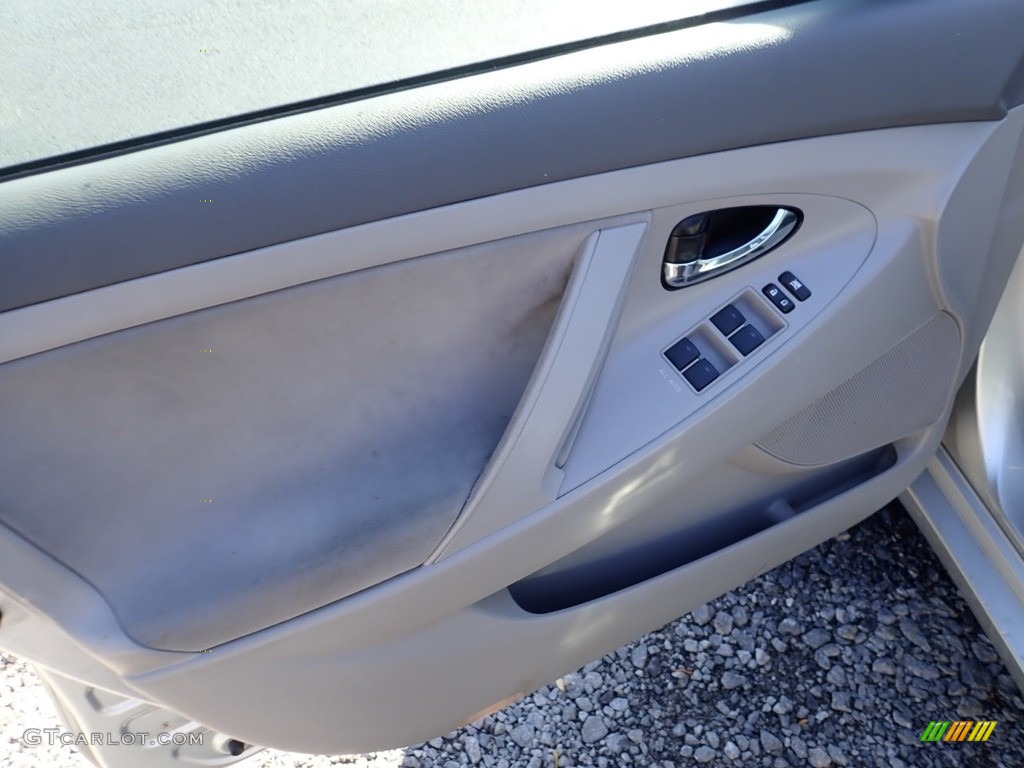 2010 Camry LE - Classic Silver Metallic / Ash Gray photo #11