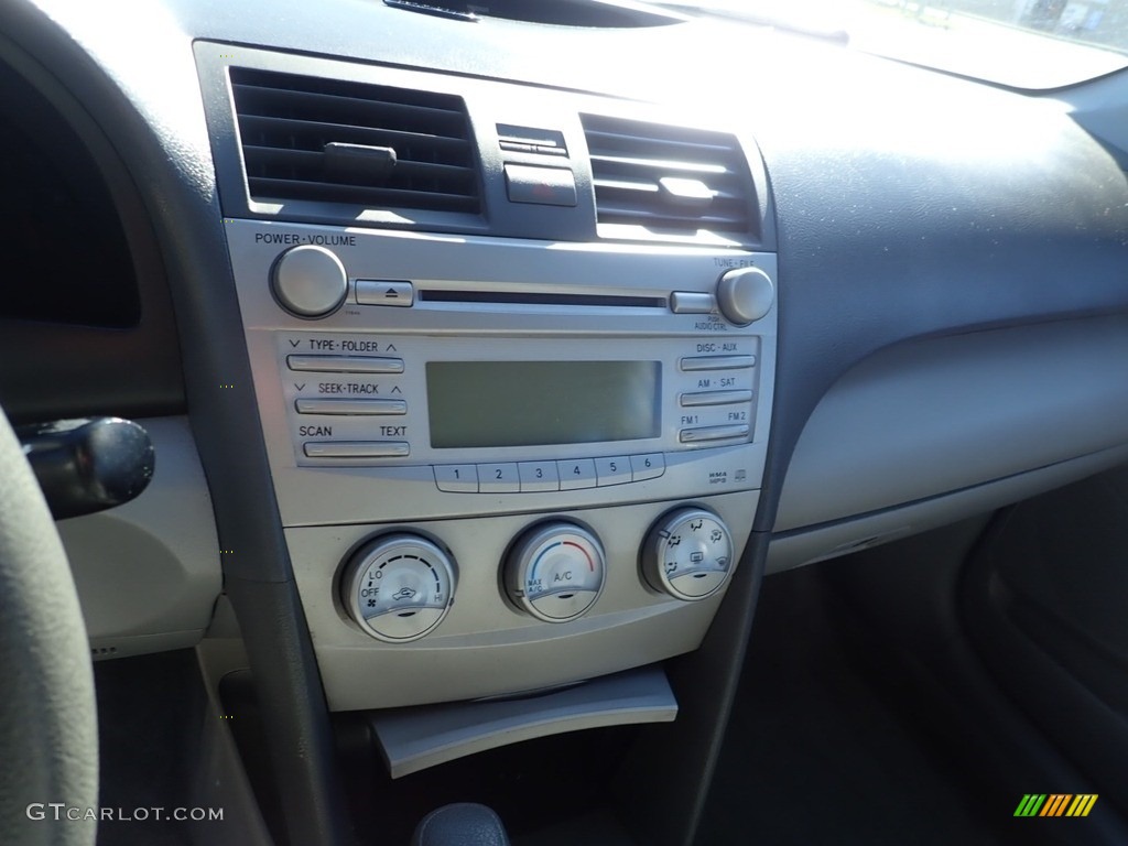 2010 Camry LE - Classic Silver Metallic / Ash Gray photo #13