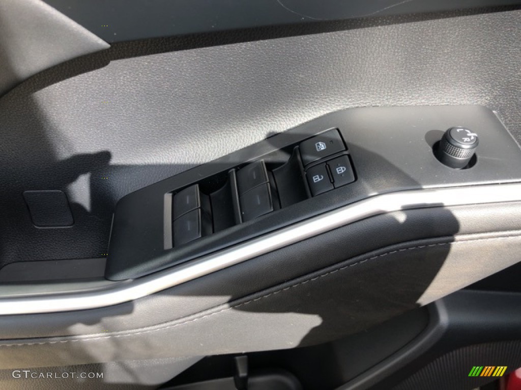 2021 Toyota Highlander Hybrid XLE AWD Controls Photo #139735098