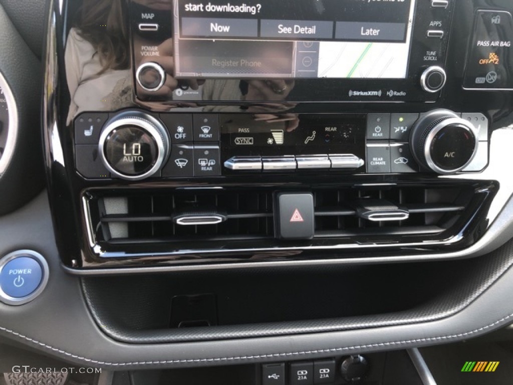 2021 Toyota Highlander Hybrid XLE AWD Controls Photo #139735305