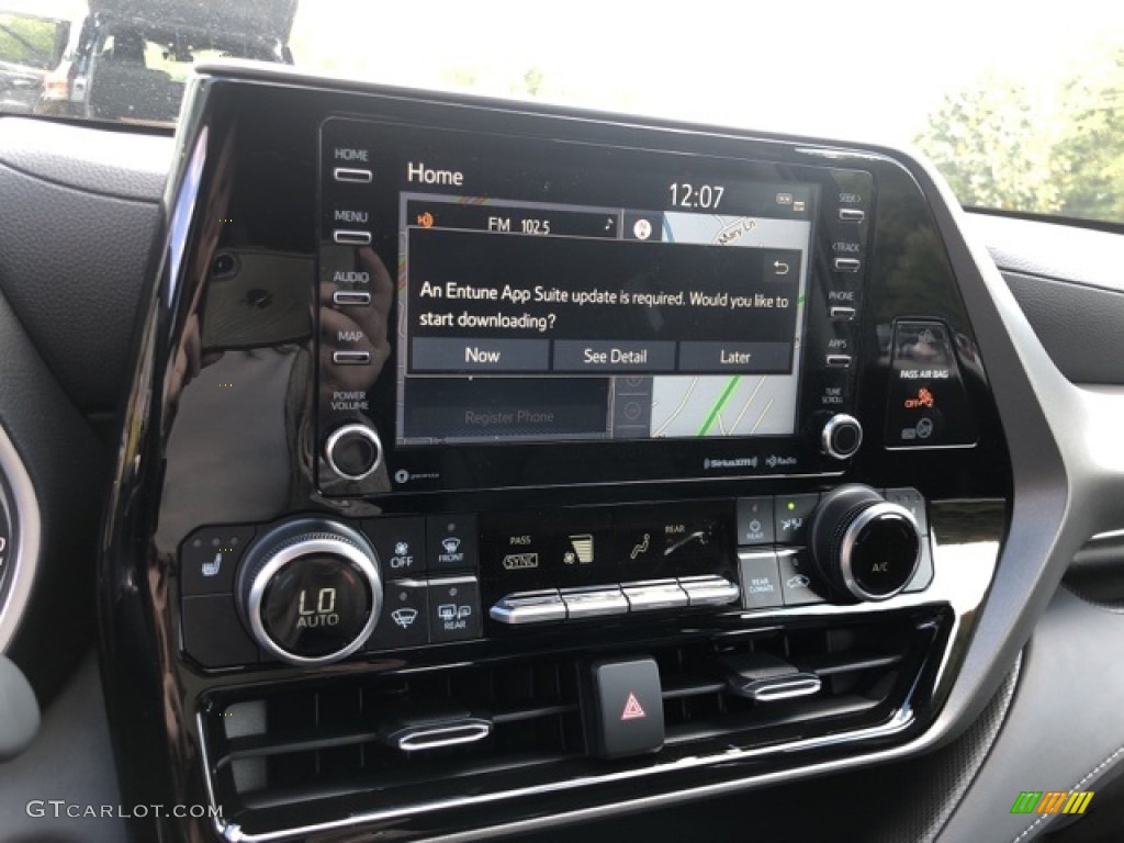 2021 Toyota Highlander Hybrid XLE AWD Controls Photo #139735320