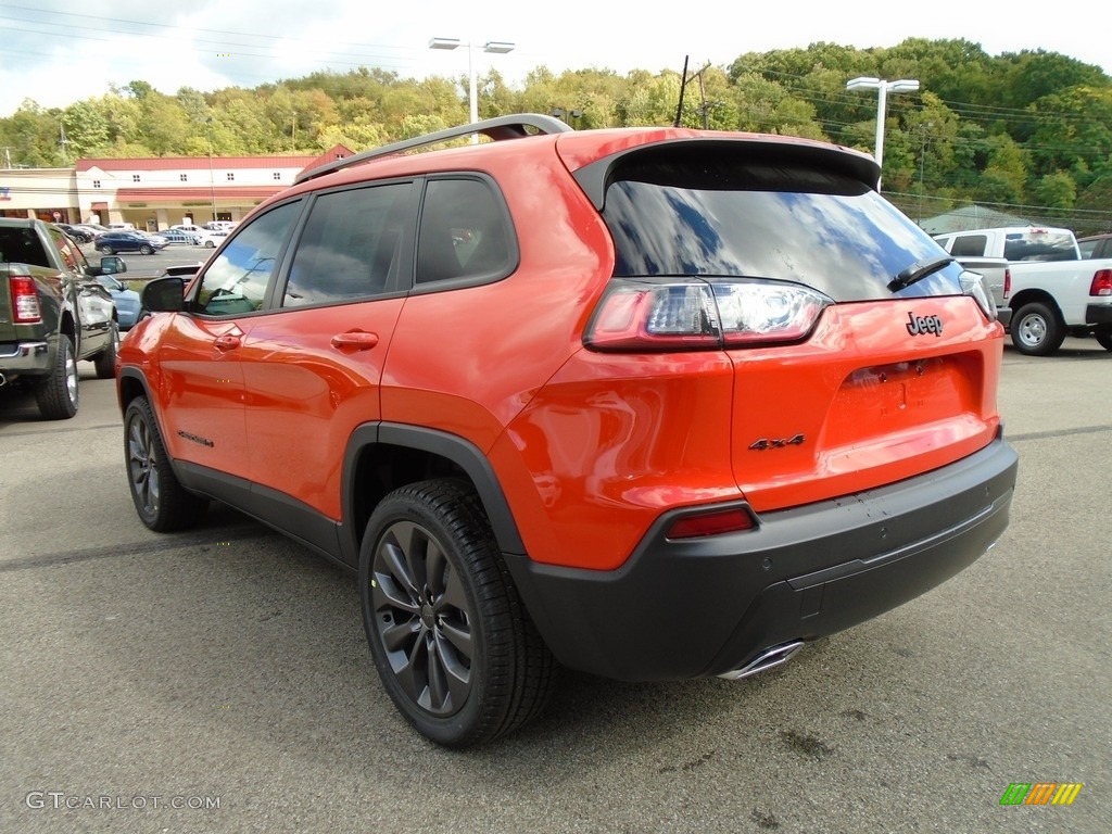 2021 Cherokee Latitude Lux 4x4 - Spitfire Orange / Black photo #8