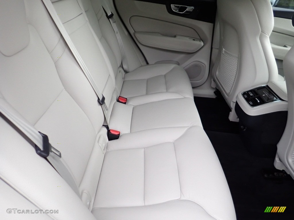 2018 Volvo XC60 T5 AWD Inscription Rear Seat Photo #139740431