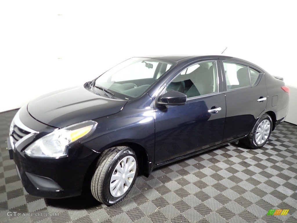 2016 Versa SV Sedan - Super Black / Charcoal photo #6