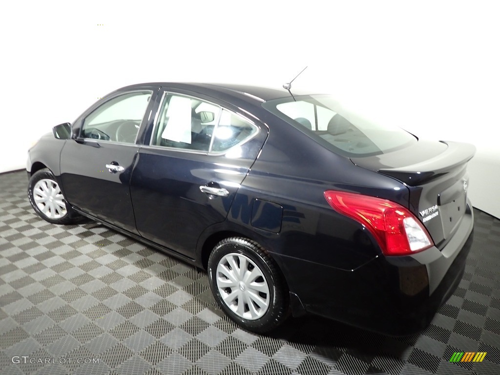 2016 Versa SV Sedan - Super Black / Charcoal photo #8