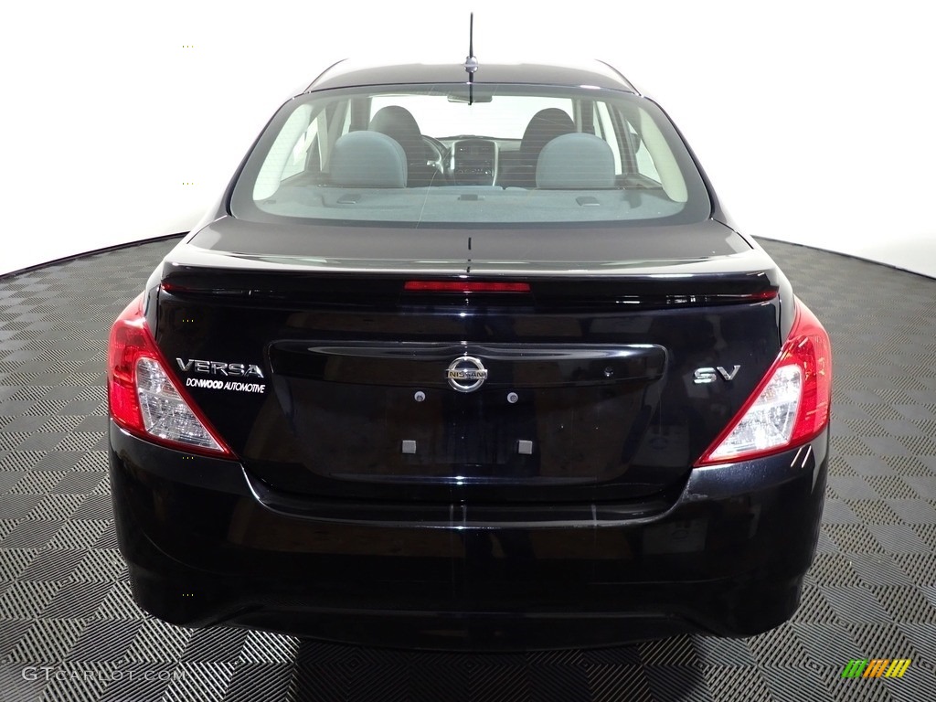 2016 Versa SV Sedan - Super Black / Charcoal photo #10