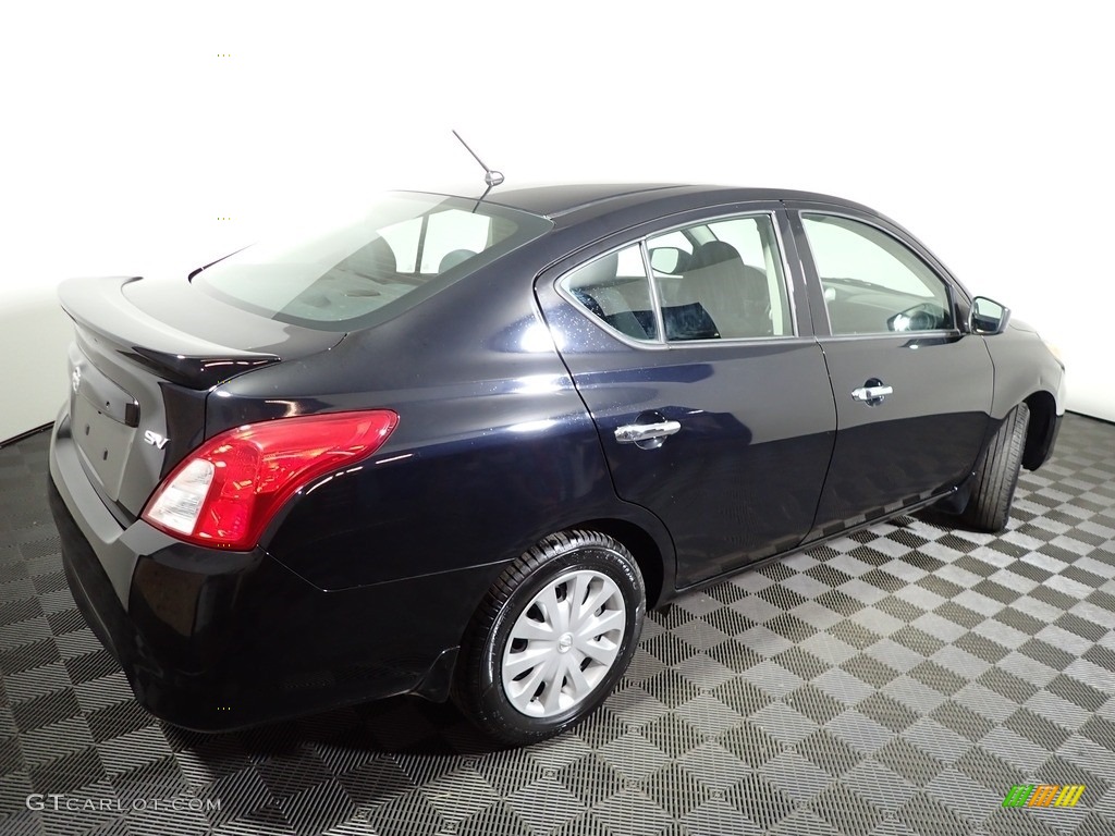 2016 Versa SV Sedan - Super Black / Charcoal photo #13