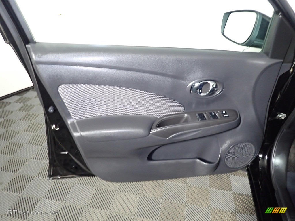 2016 Versa SV Sedan - Super Black / Charcoal photo #15