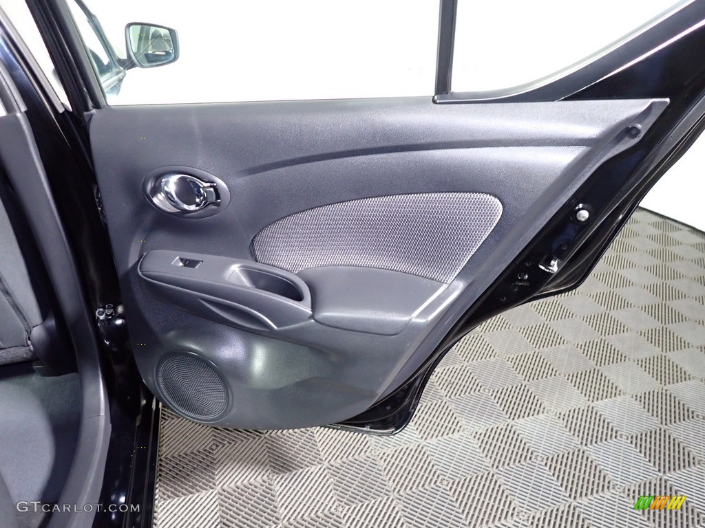 2016 Versa SV Sedan - Super Black / Charcoal photo #21