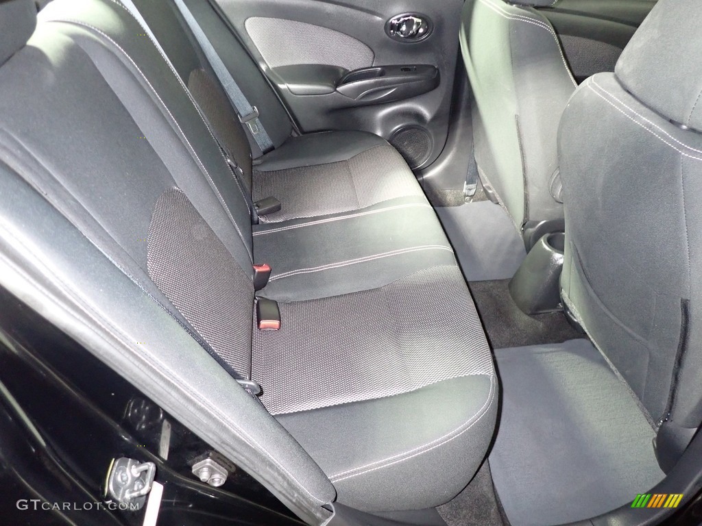 2016 Versa SV Sedan - Super Black / Charcoal photo #22