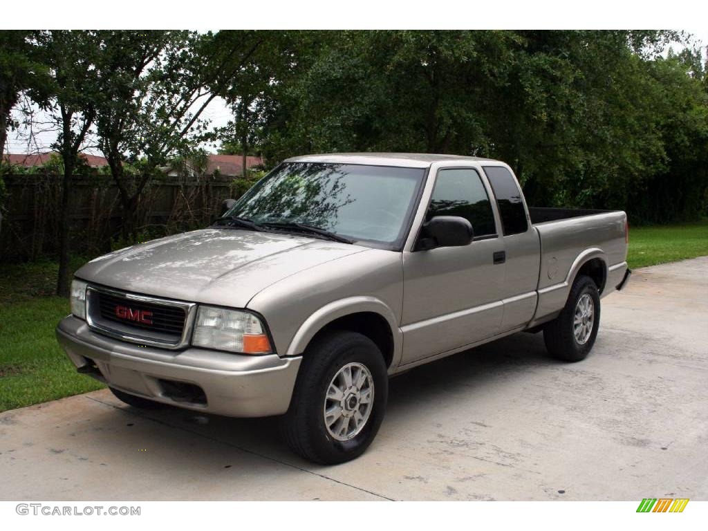 2002 Sonoma SLS Extended Cab 4x4 - Pewter Metallic / Pewter photo #2