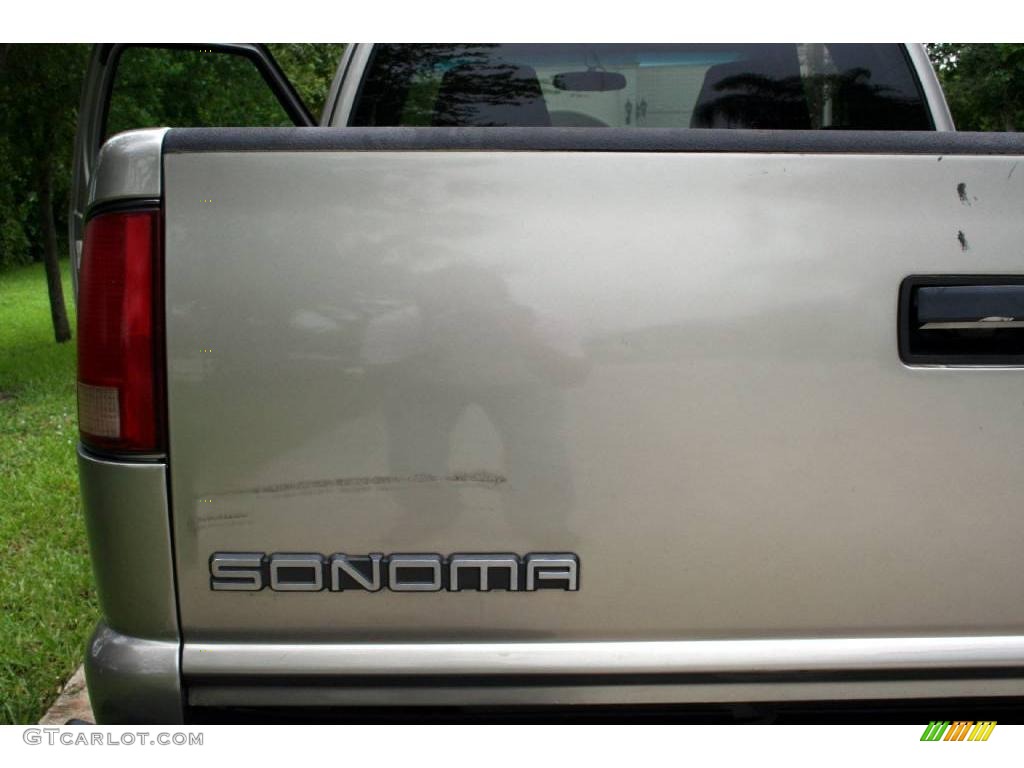 2002 Sonoma SLS Extended Cab 4x4 - Pewter Metallic / Pewter photo #23