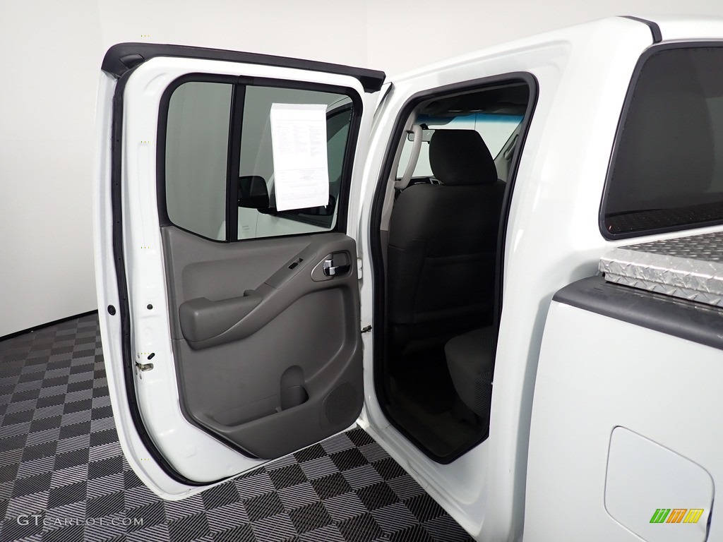2017 Nissan Frontier SV Crew Cab 4x4 Steel Door Panel Photo #139764691