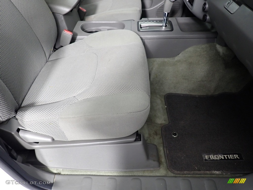 2017 Nissan Frontier SV Crew Cab 4x4 Front Seat Photo #139764829