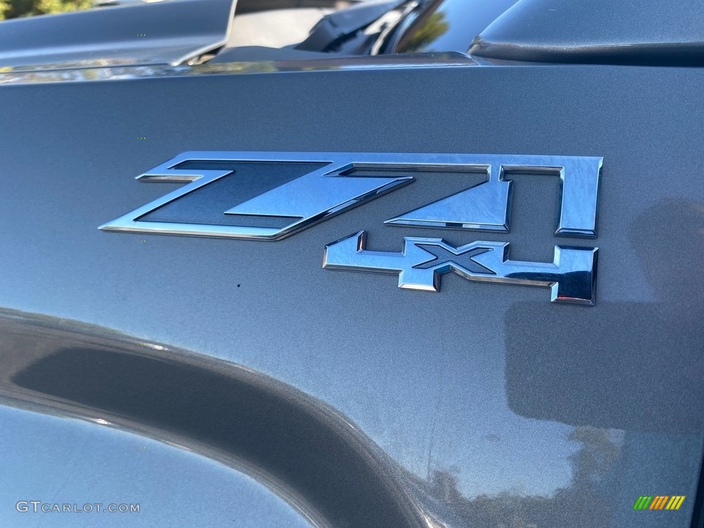 2017 GMC Sierra 1500 SLT Crew Cab 4WD Marks and Logos Photos