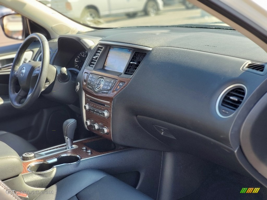 2019 Pathfinder Platinum 4x4 - Pearl White Tricoat / Charcoal photo #24