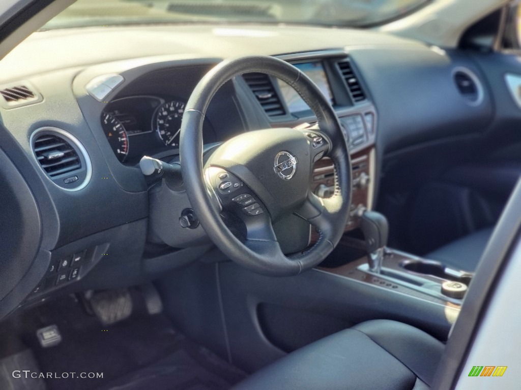 2019 Pathfinder Platinum 4x4 - Pearl White Tricoat / Charcoal photo #34