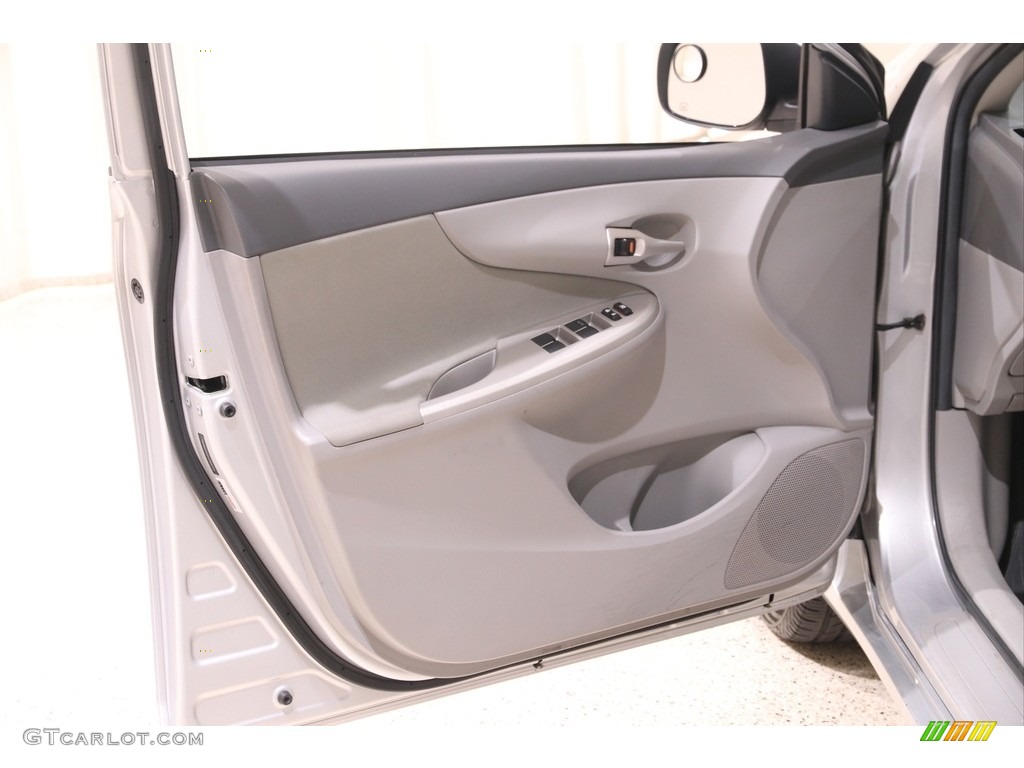 2010 Corolla LE - Classic Silver Metallic / Ash photo #4