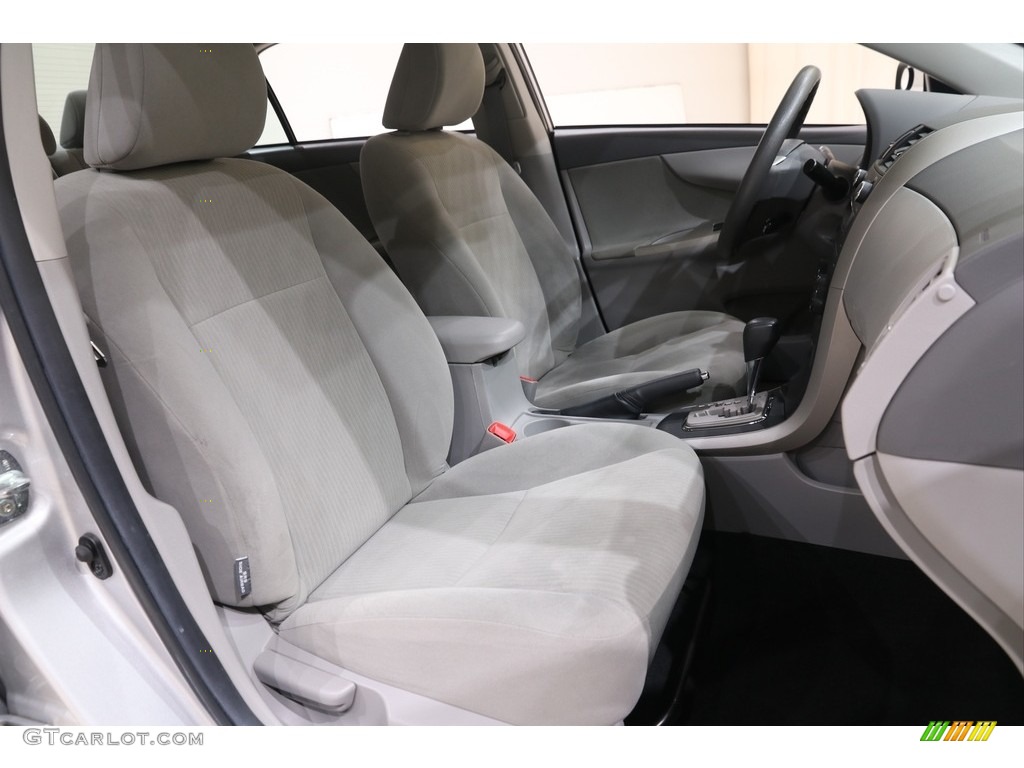 2010 Corolla LE - Classic Silver Metallic / Ash photo #12
