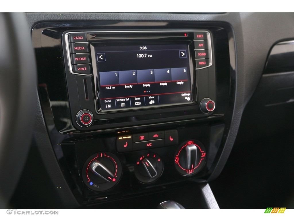 2018 Volkswagen Jetta SE Sport Controls Photo #139778934