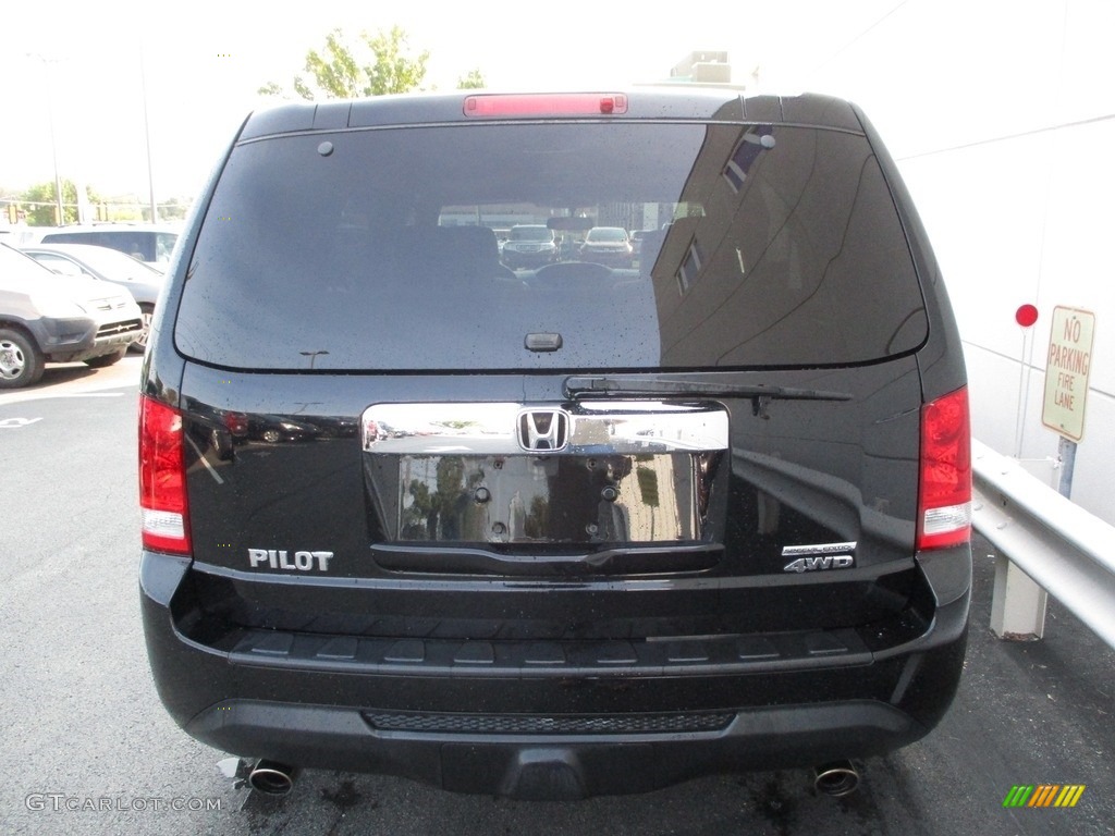 2015 Pilot SE 4WD - Crystal Black Pearl / Gray photo #4