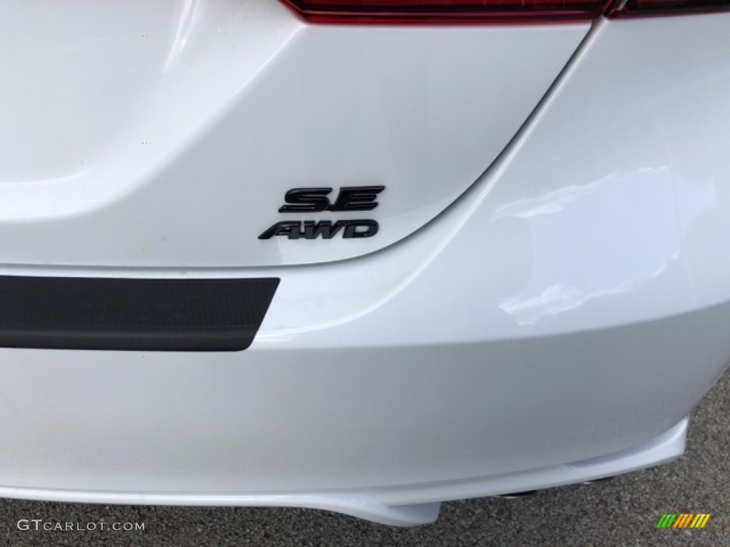 2020 Toyota Camry SE AWD Nightshade Edition Marks and Logos Photos