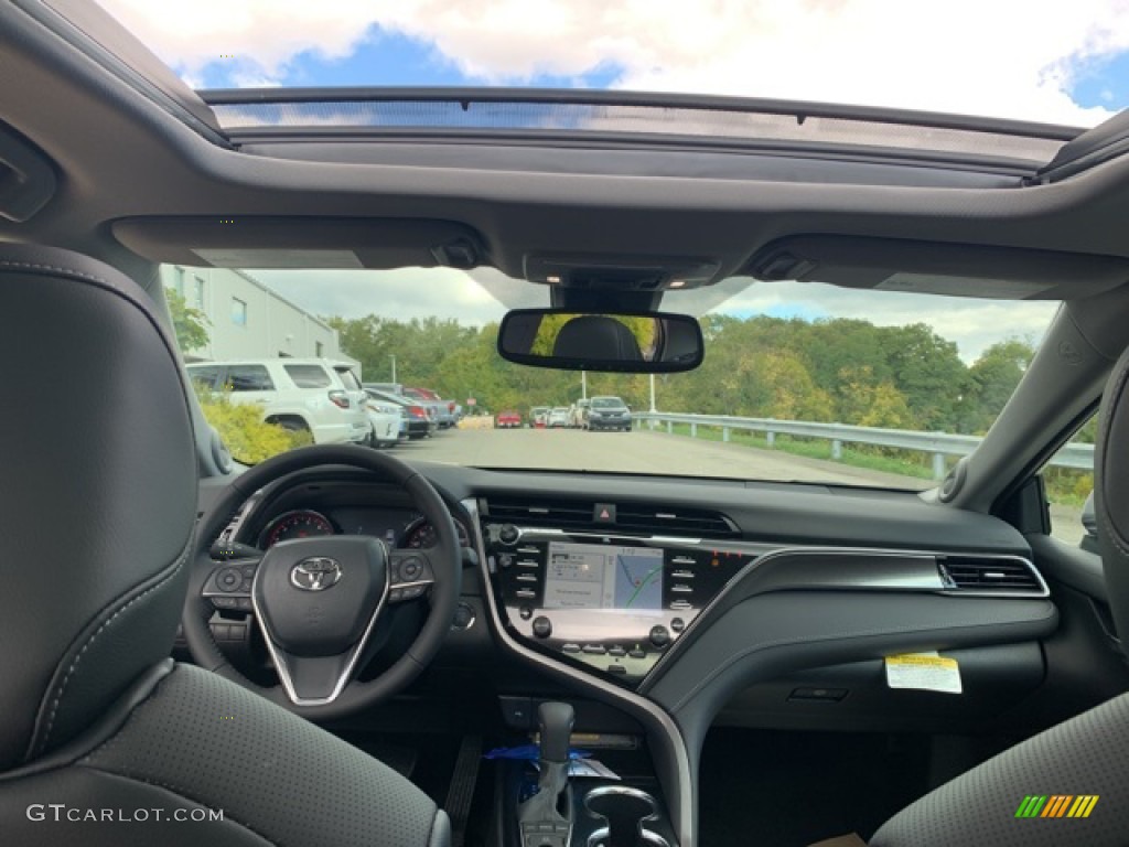 2020 Toyota Camry XSE Sunroof Photos
