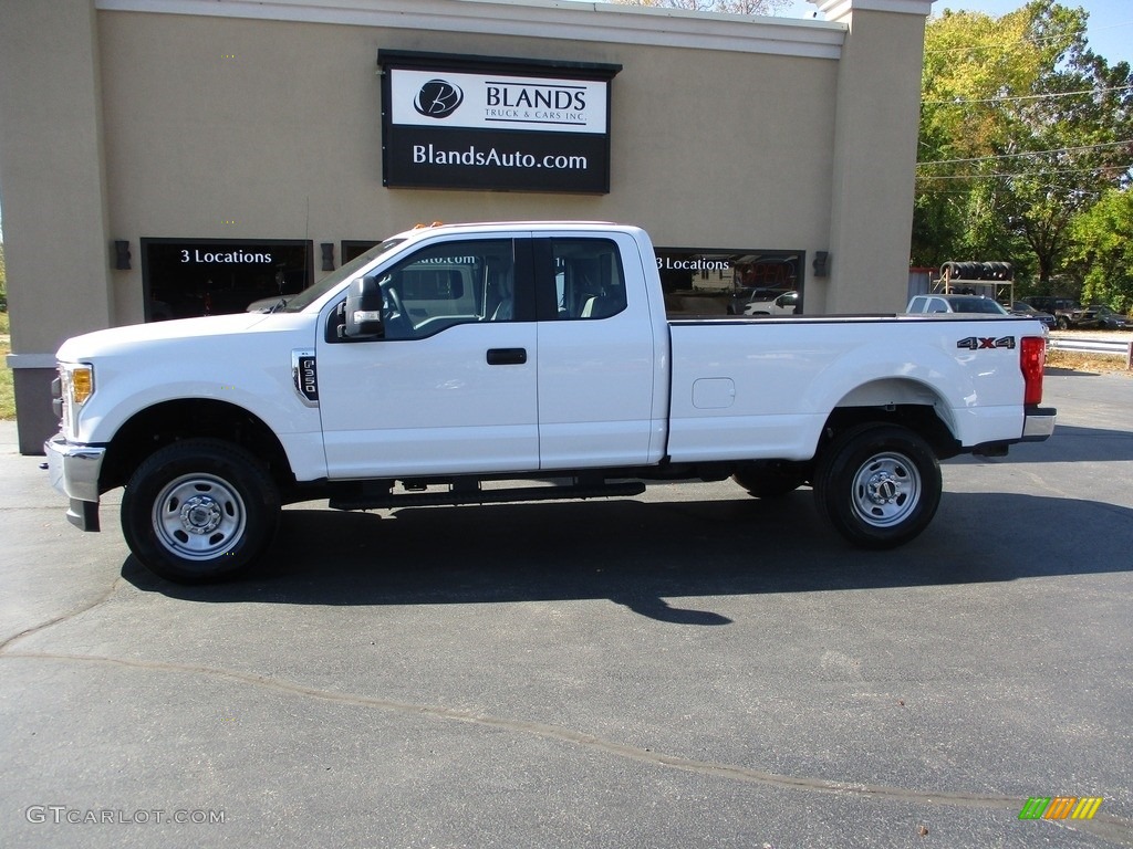 2017 F350 Super Duty XL SuperCab 4x4 - Oxford White / Medium Earth Gray photo #1