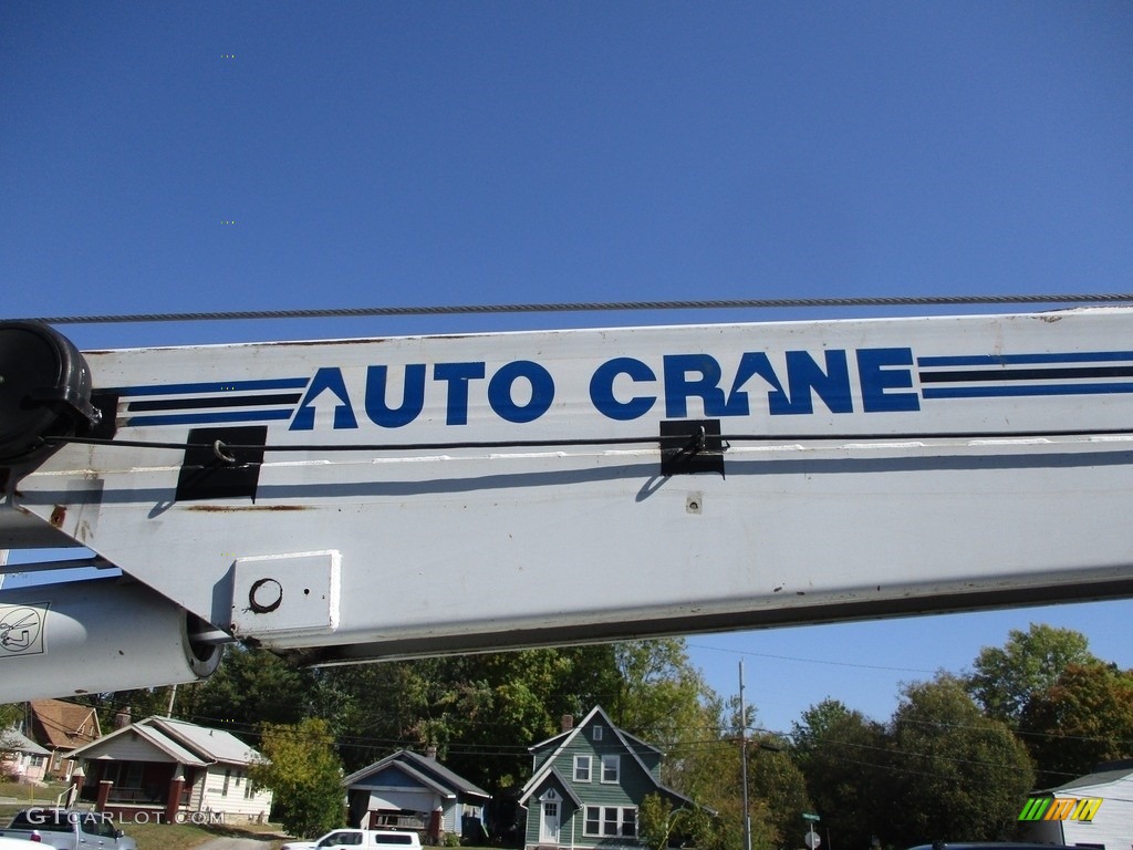 1993 Ford F Super Duty Regular Cab Chassis Auto Crane Marks and Logos Photo #139791096