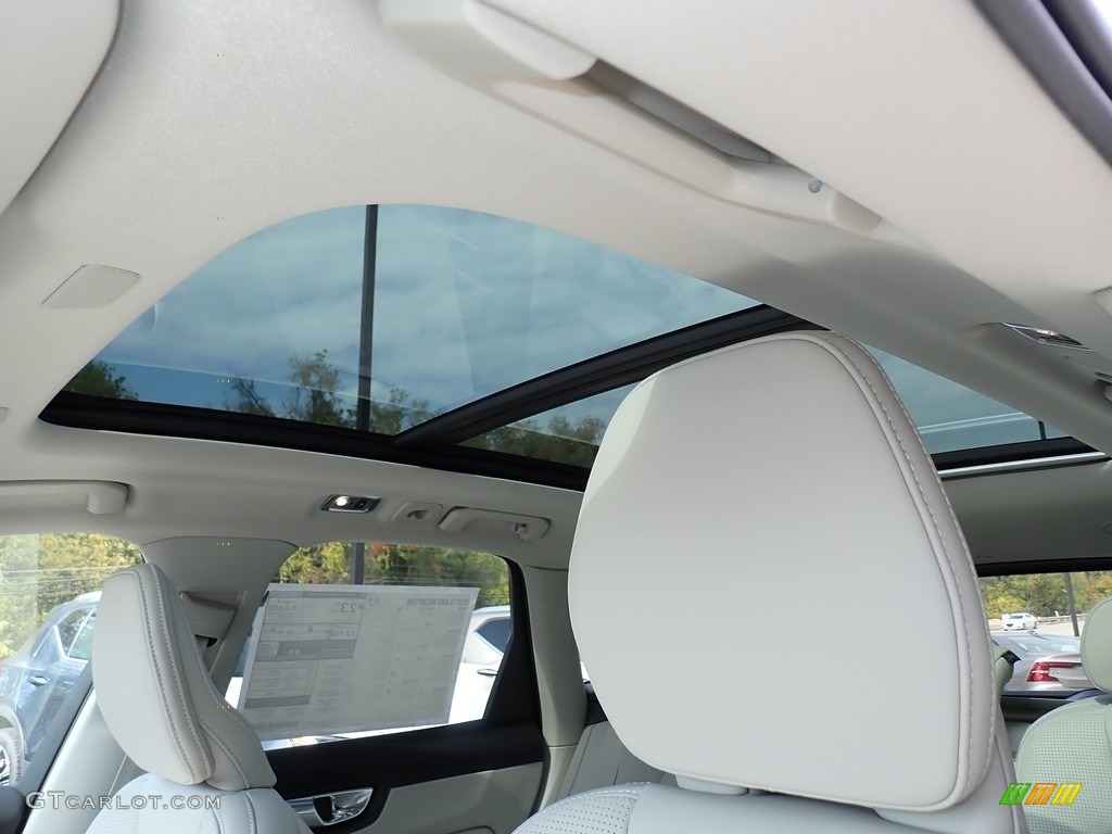2021 XC60 T6 AWD Inscription - Bright Silver Metallic / Blonde/Charcoal photo #12