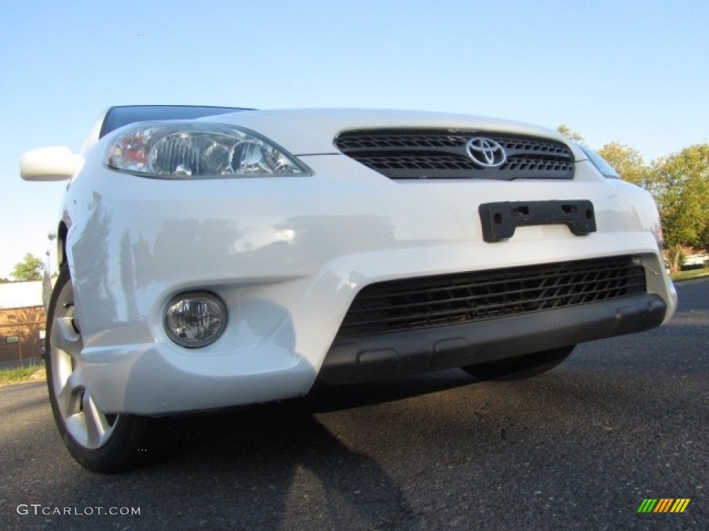 2005 Matrix XRS - Super White / Stone Gray photo #2