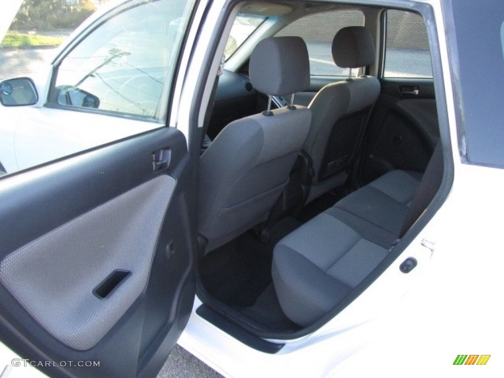 2005 Matrix XRS - Super White / Stone Gray photo #19