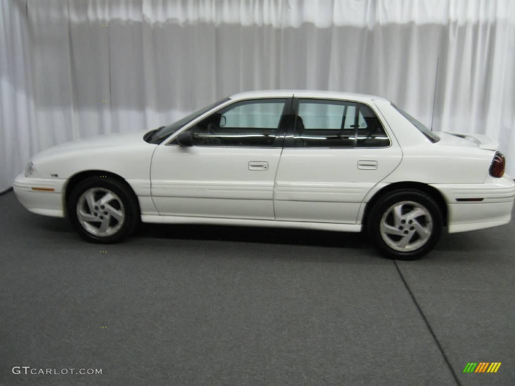 1997 Grand Am SE Sedan - Bright White / Graphite photo #5