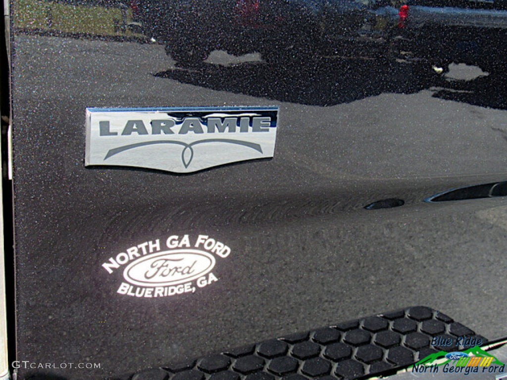 2018 1500 Laramie Crew Cab 4x4 - Brilliant Black Crystal Pearl / Canyon Brown/Light Frost Beige photo #29
