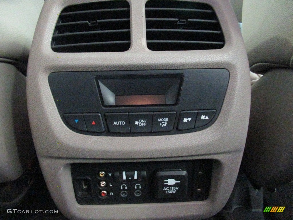 2016 Honda Pilot Touring AWD Controls Photo #139813932