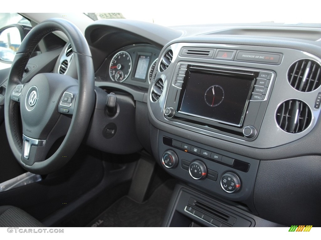 2018 Tiguan Limited 2.0T - Deep Black Pearl / Charcoal Black photo #18