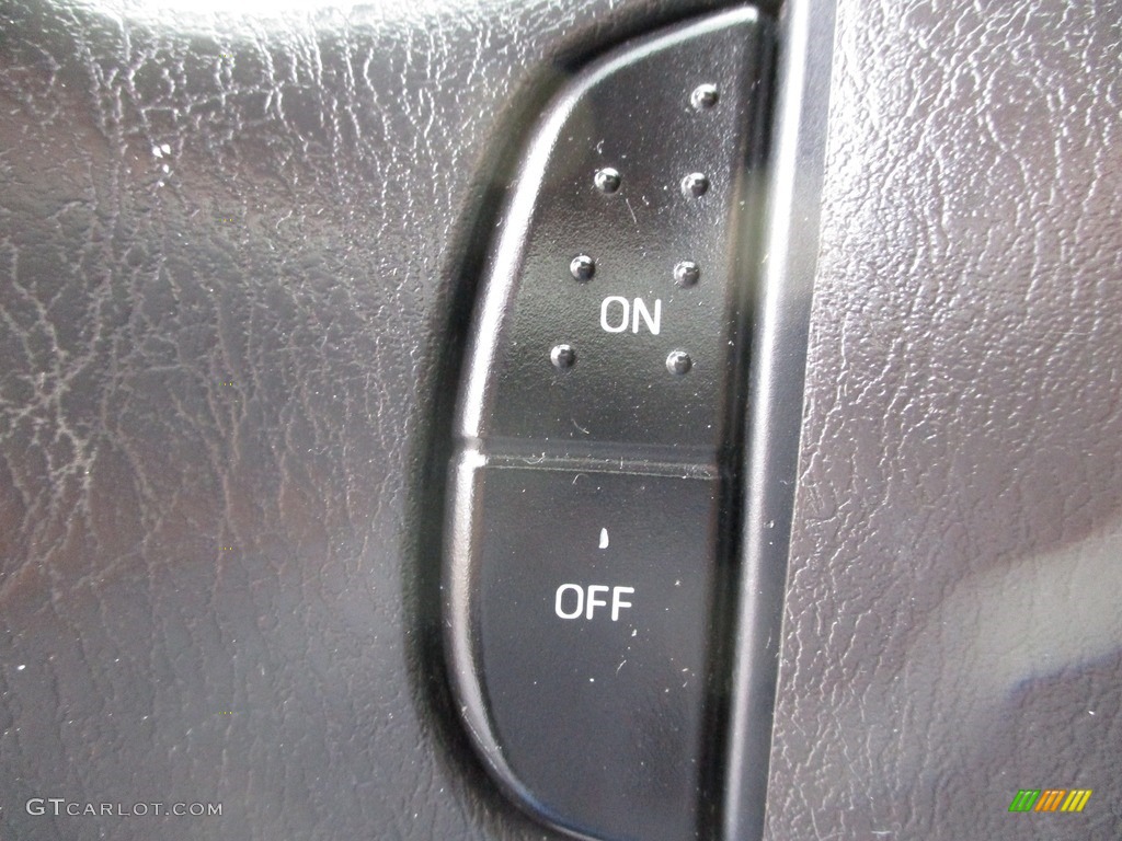 2013 E Series Van E150 Cargo - Ingot Silver Metallic / Medium Flint photo #13